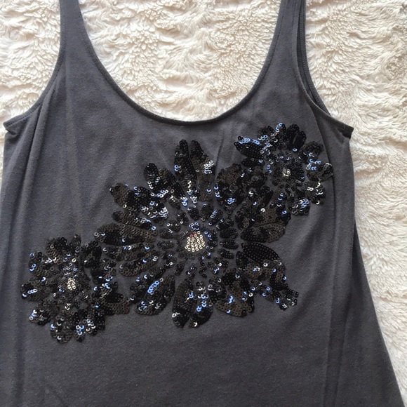 Express embroidered tank - Picture 3 of 4